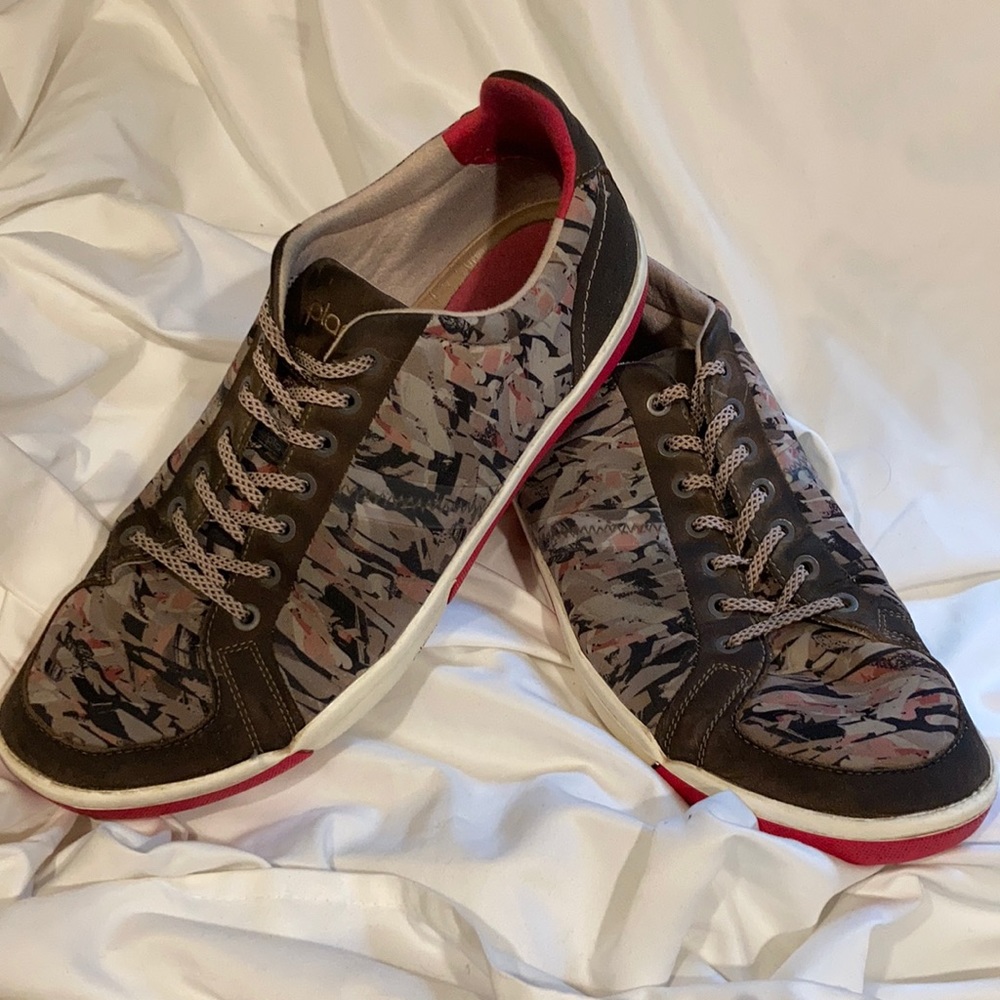 Plae Shoes- pink and brown camo(adult sized)